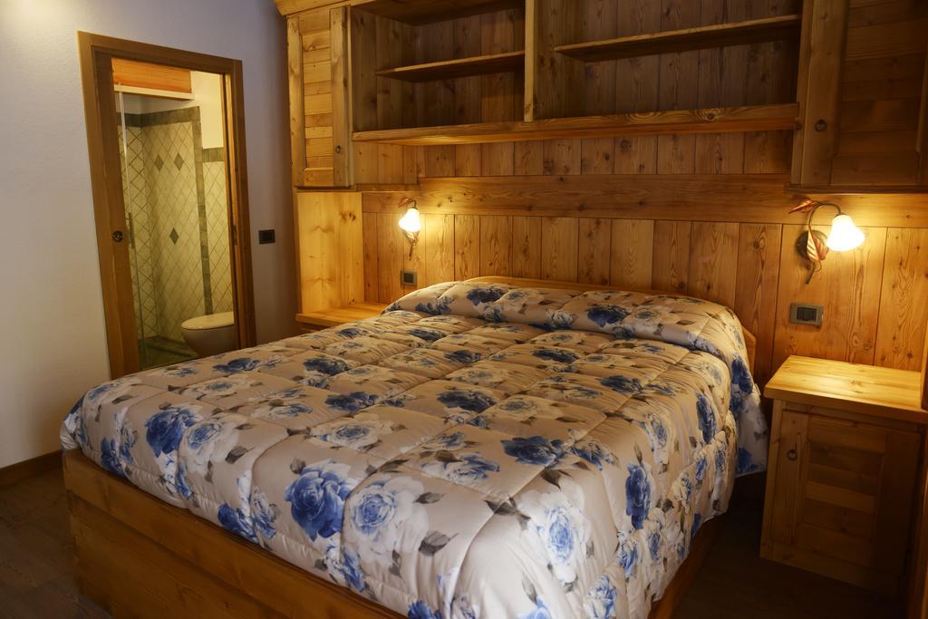 Le Nid De L'Aigle Hotel Champoluc Phòng bức ảnh