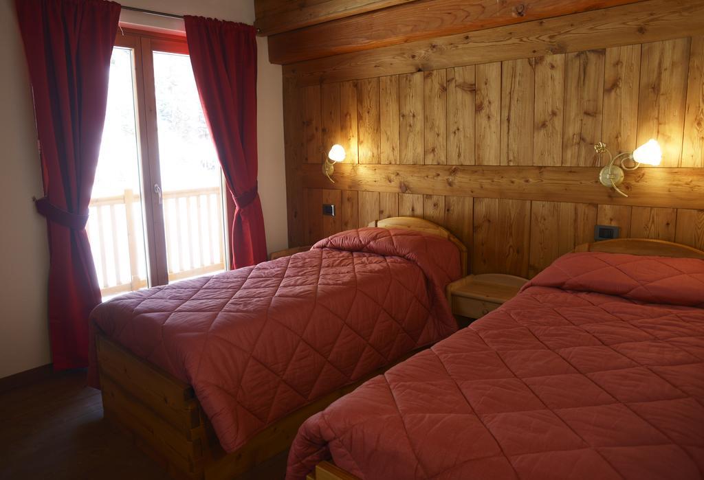 Le Nid De L'Aigle Hotel Champoluc Phòng bức ảnh